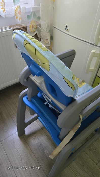 Scaun de masa bebe