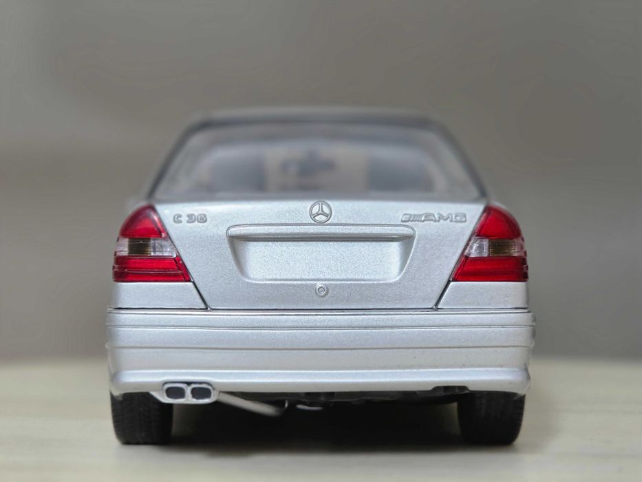 Macheta Auto 1/18 UT Models Mercedes Benz C Class C63 AMG 1977