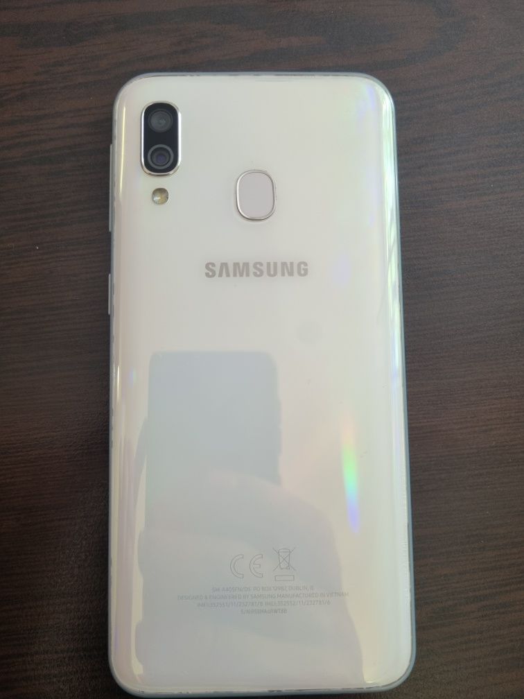 Samsung A40 - 150 лв.