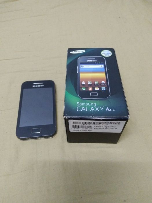 Samsung Galaxy Ace. Коробка есть. Телефон на 1 сим-карту.