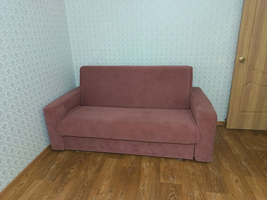 Диван выкатной велюровый