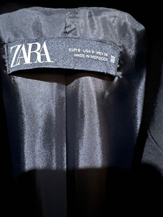 ZARA сако
Р-р С
Носено броени пъти, без забележки