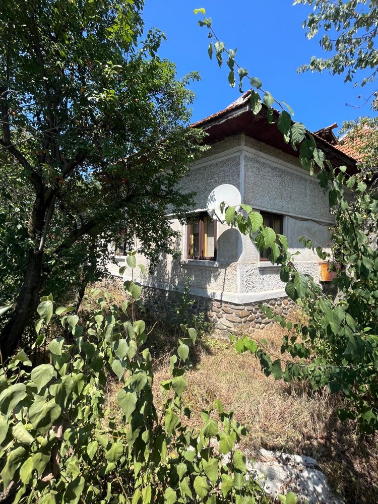 Teren si casa langa coloana infinitului