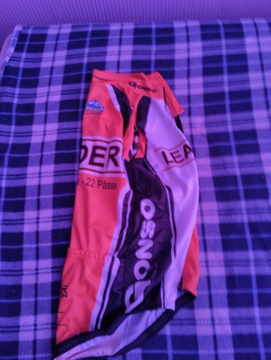 Вело форма и вело шлем (смотрите фото)