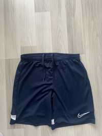 Pantaloni nike scurti