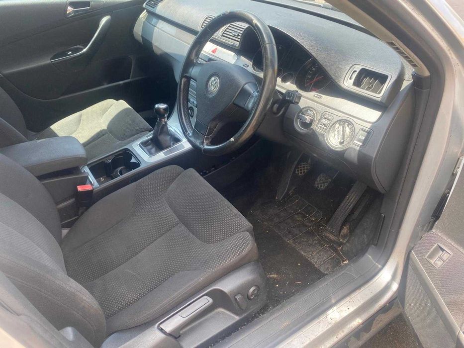 dezmembrez passat B6  break cod motor BKP /hayon passat/ usa fata