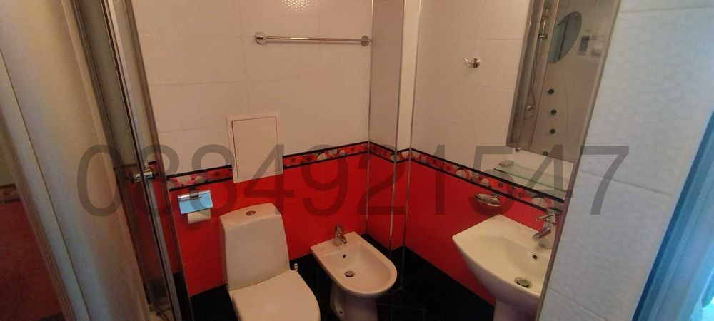 Продава апартамент 140 кв.м в центъра-5 етаж-непоследен