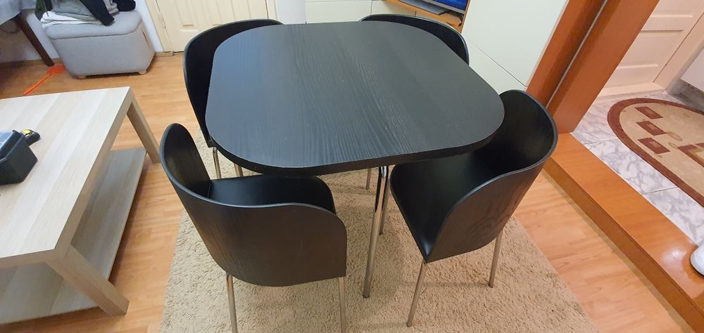Vand masa Ikea 84x84 cm 4 scaune pe colt