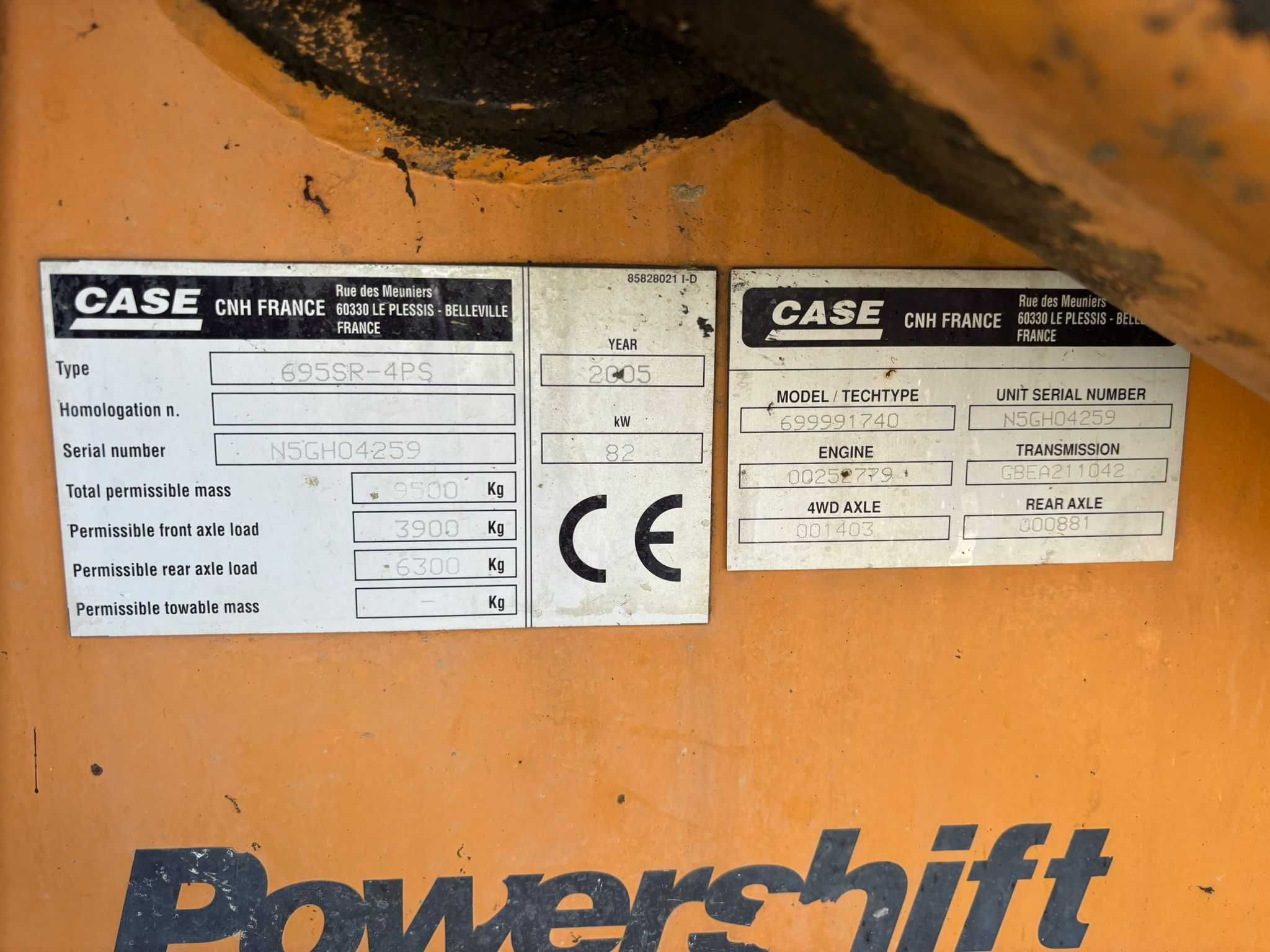 Dezmembrez Buldoexcavator Case 695 Super R , 2008