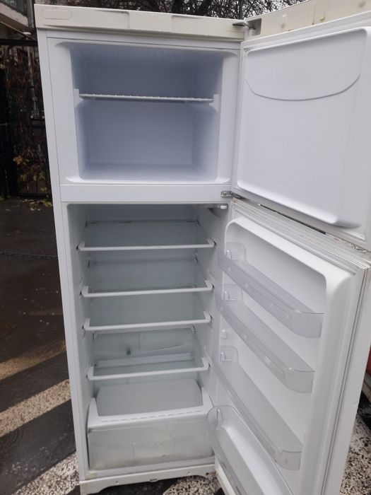 Frigider 2 usi functional asigur transport