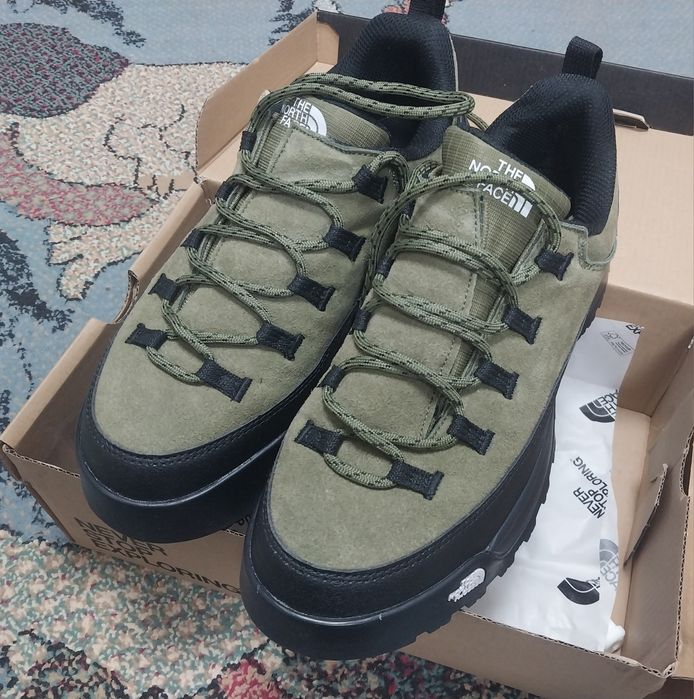 продам кроссовки The North Face