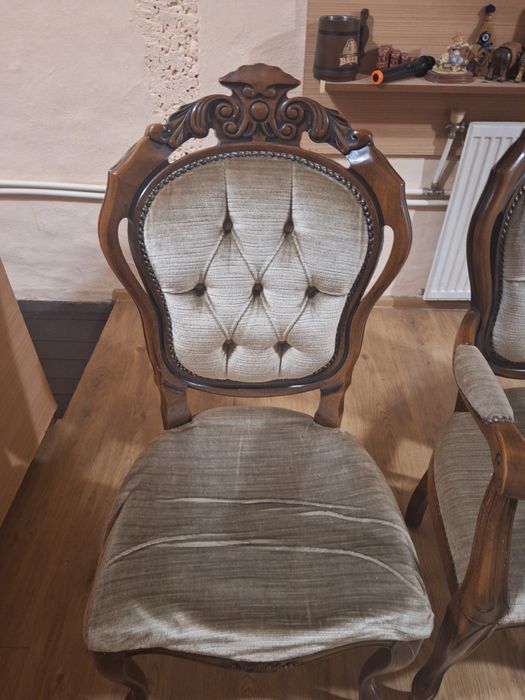 Маса със столове