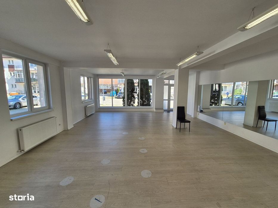 Spatiu comercial 109,54 mp + teren 222 mp + 2 locuri de parcare - Vart