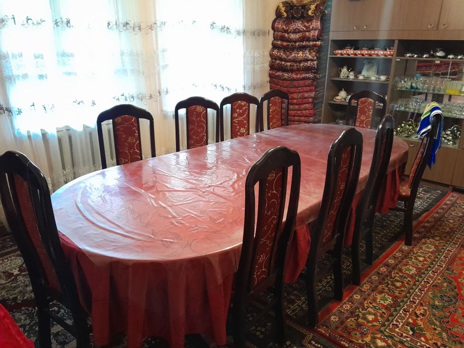 Стол, стуля в отличном состояние.