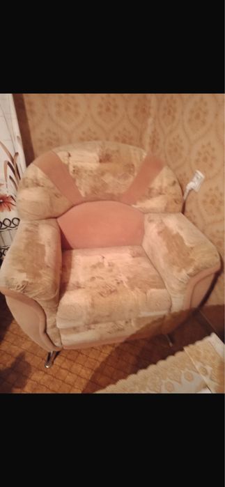 Срочно продам 2 мягких кресла