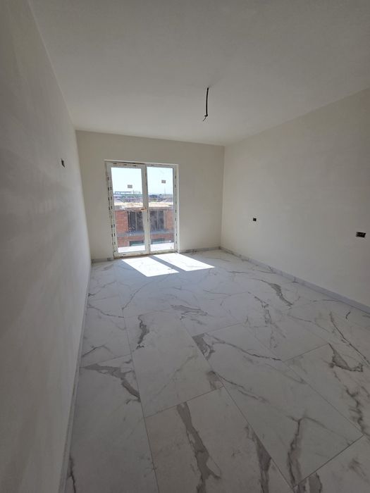 Vand apartamente bloc nou (parcare inclusa în pret)