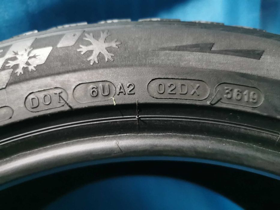 265 40 19 michelin m+s 2 buc