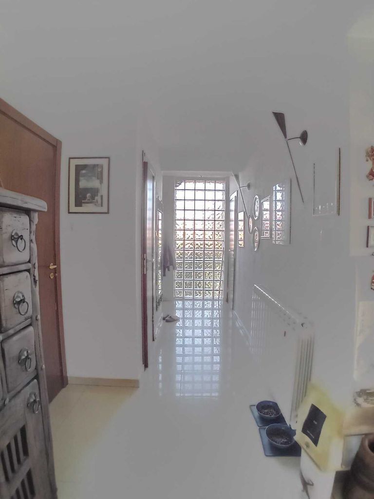 Продава се Къща в Банкя - 380 кв.м за 2105 €/кв.м - Снимка #16