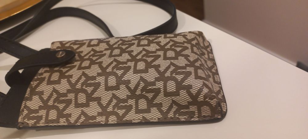 Geanta DKNY crossbody pentru telefon