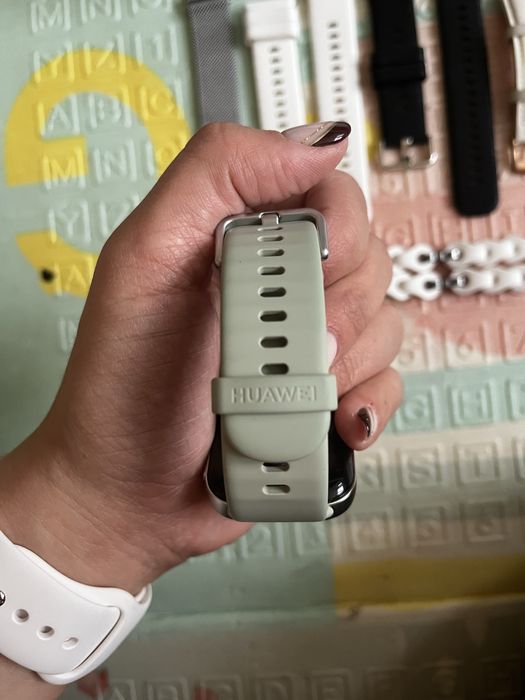 Часовник Huawei Fit 3 + каишки и кейсове