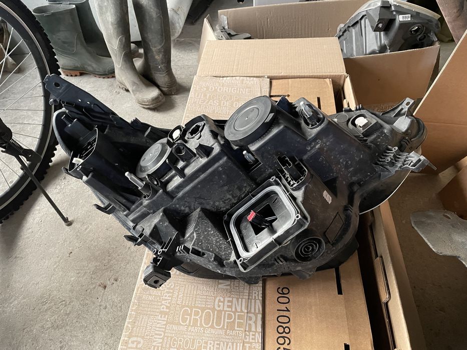 Far Renault Megane 4 cu lupa 260602792R