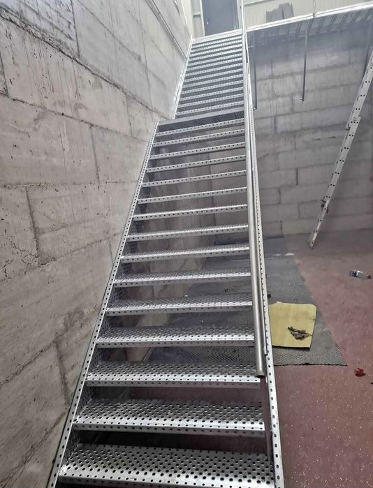 Scări zincate galvanizate