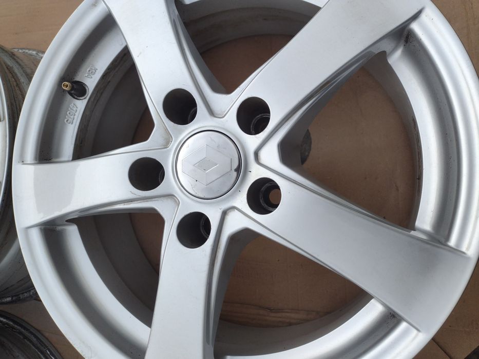 Топ състояние Dezent 16-5x114.3 ET40 6.5j Рено Меган