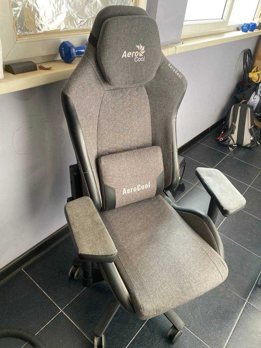 Игровое компьютерное кресло AeroCool CROWN