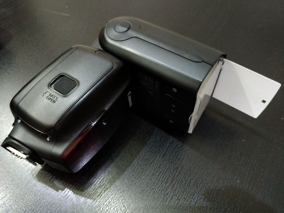 Вспышка Canon Speedlite 600 EX