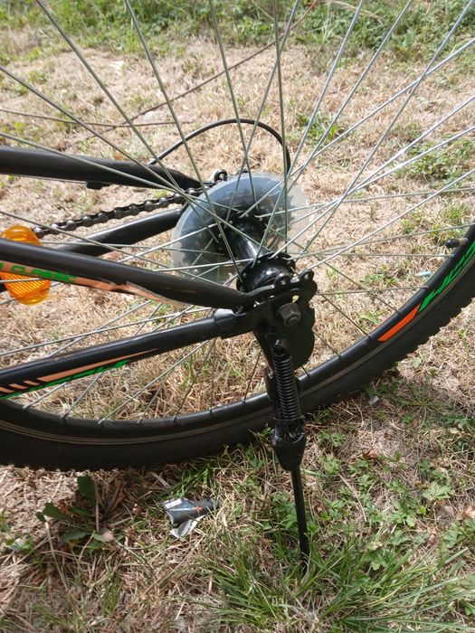 Bicicletă cu suspensie față și spate