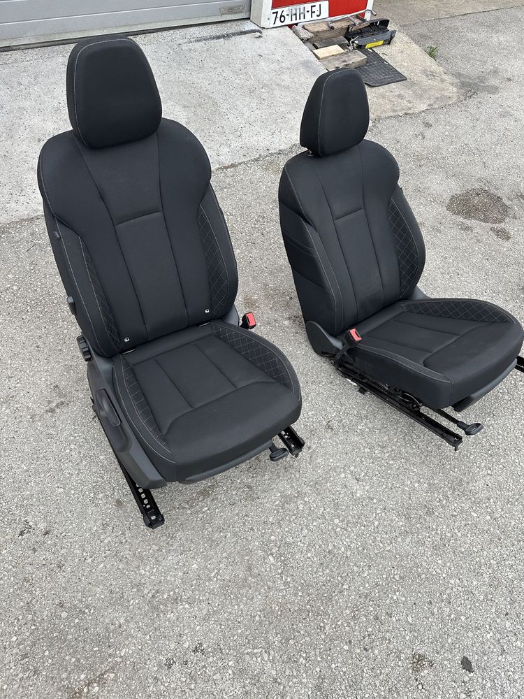 Предни седалки Шкода Скала Skoda Scala и заден борд Skoda skala
