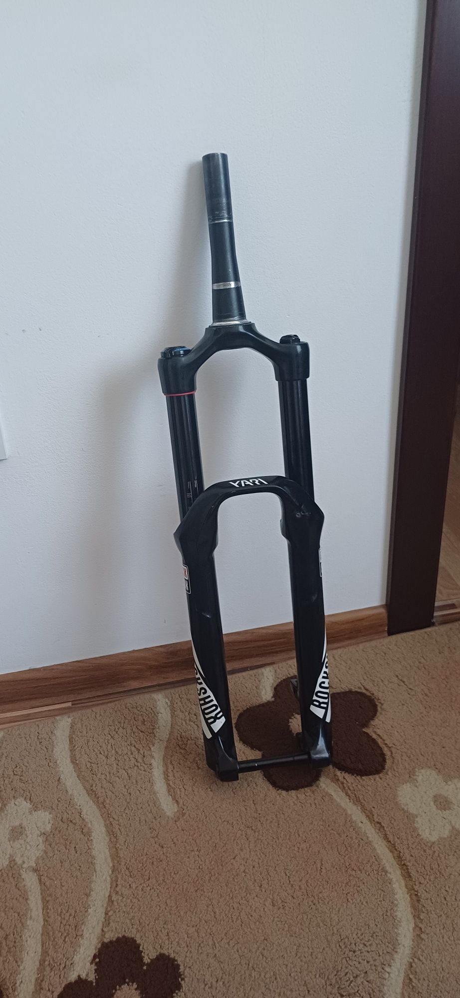 Вилка RockShox yari