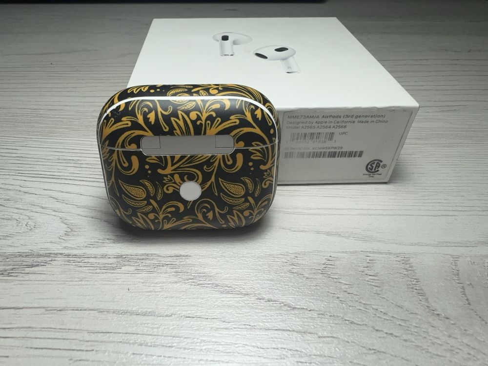 Продам или обменяю Apple AirPods 3.