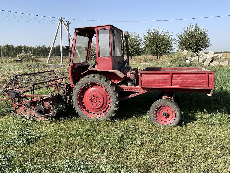 Traktor T12 Sotiladi