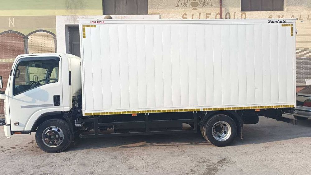 Грузовой автомобиль ISUZU NPR 82L Пробег 103 000 км Год 2016 как новый