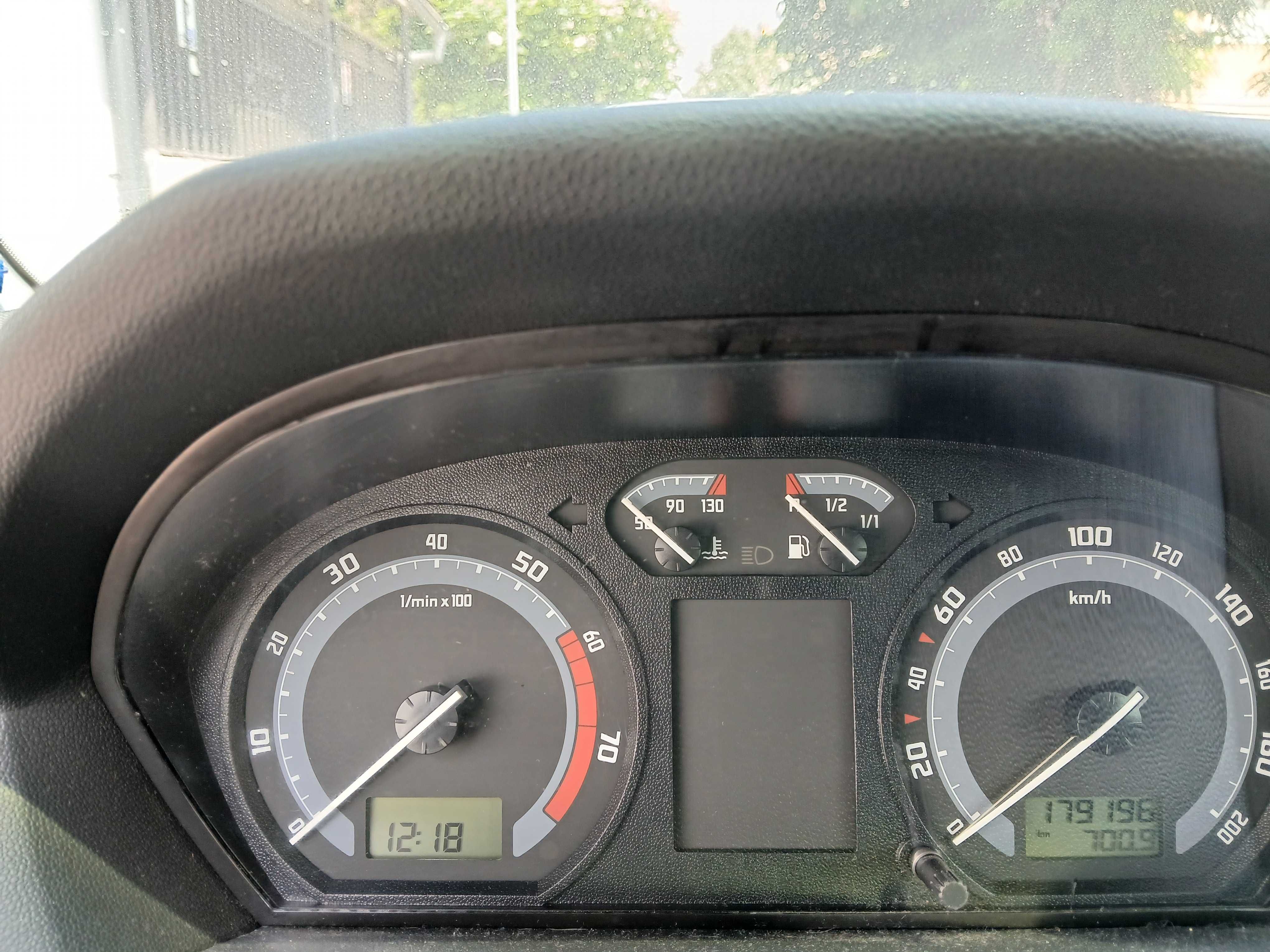 Vand Skoda Fabia 2008 1,2 benzina 179000 km stare buna de functionare.