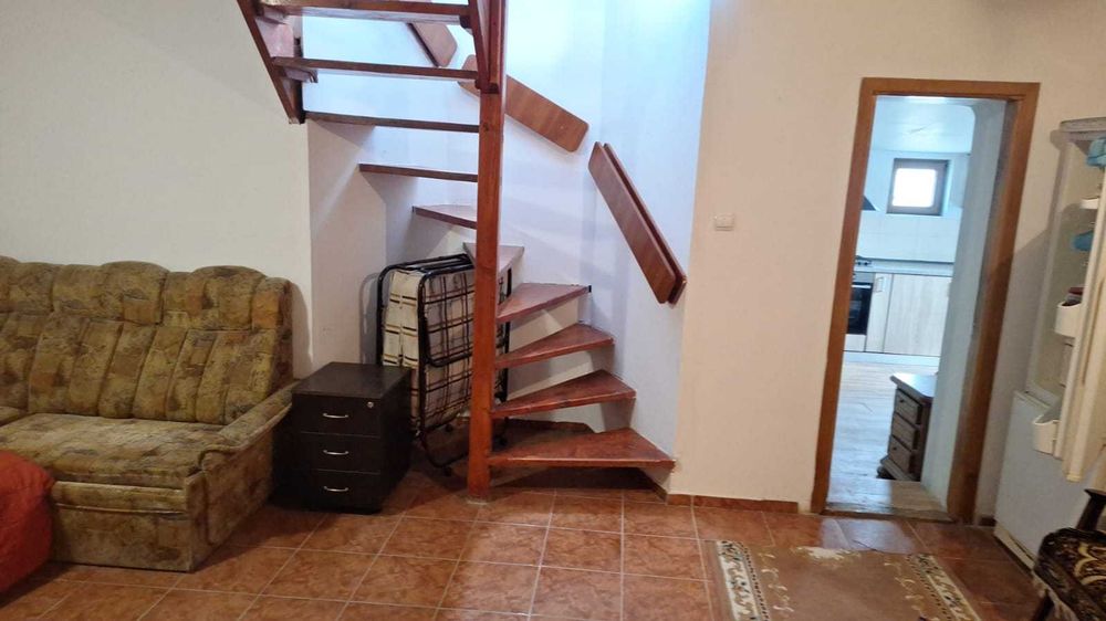 Inchiriez casa de lemn