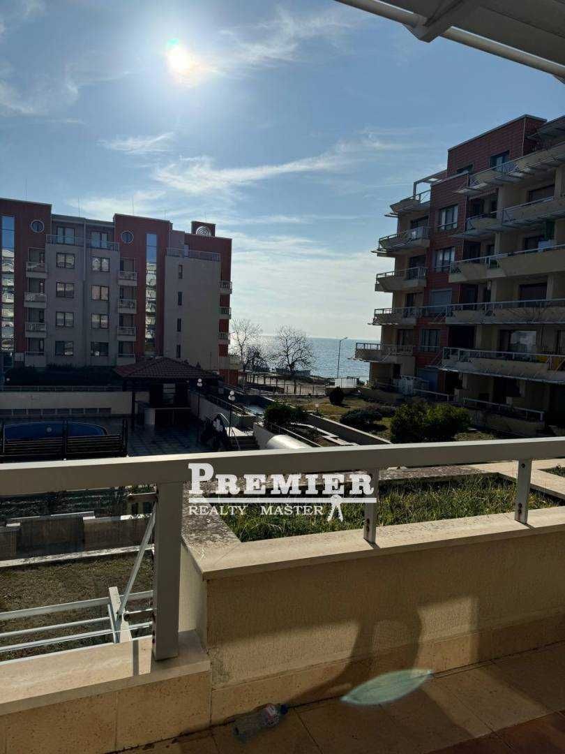Просторен двустаен апартамент в Поморие на първа линия