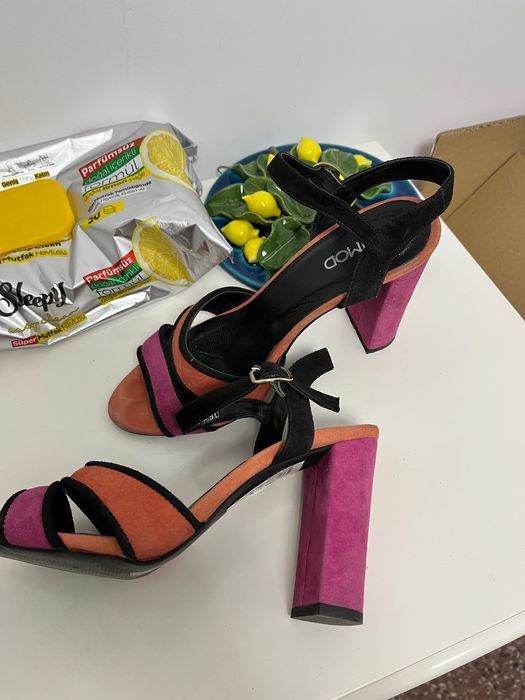 Комплект от два чифта обувки