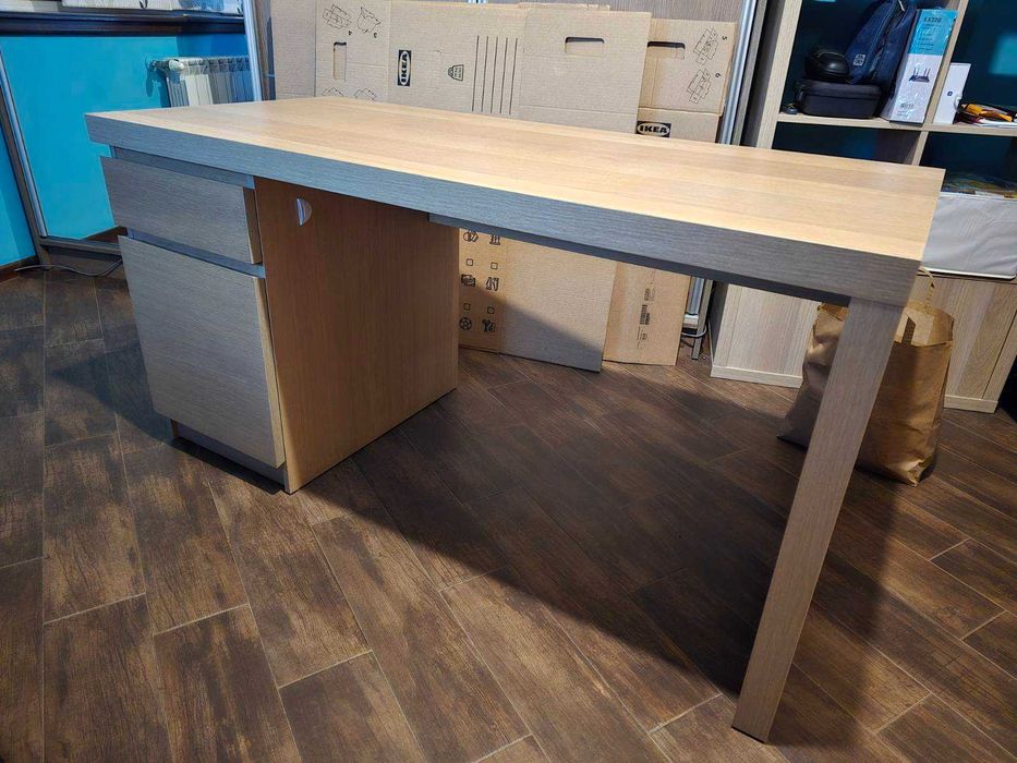 Бюро за офис или хоумофис, като ново