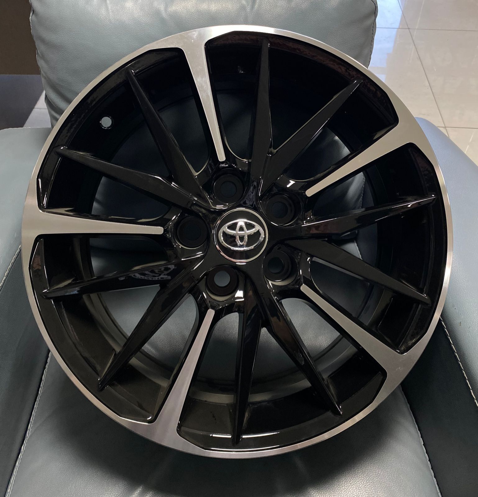 Новые титанывые диски комплект R17 5x114.3