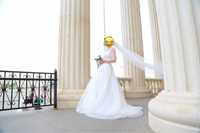 Белоснежное свадебное платье по умеренной цене