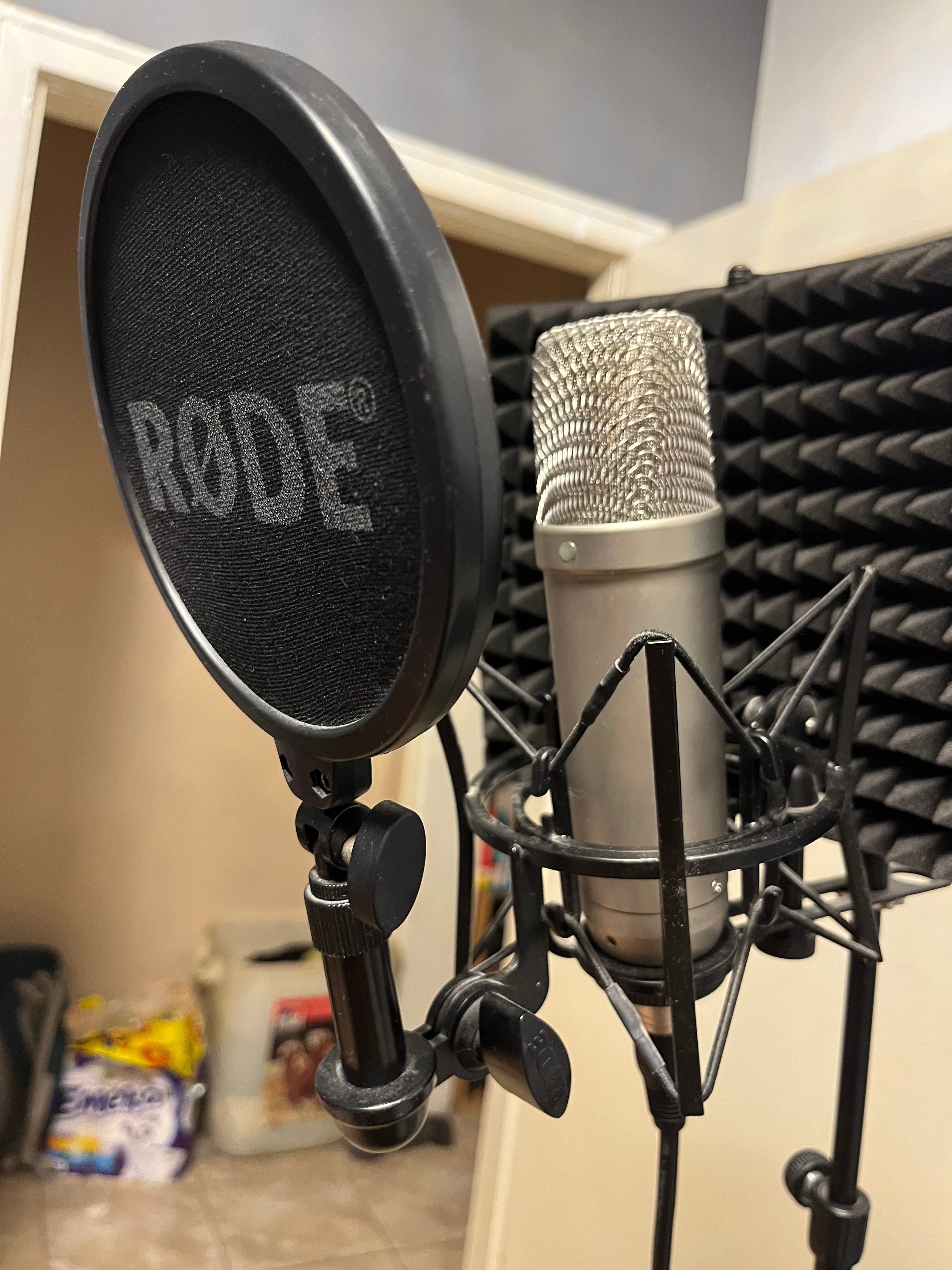 Продавам микрофон Rode NT1-A
