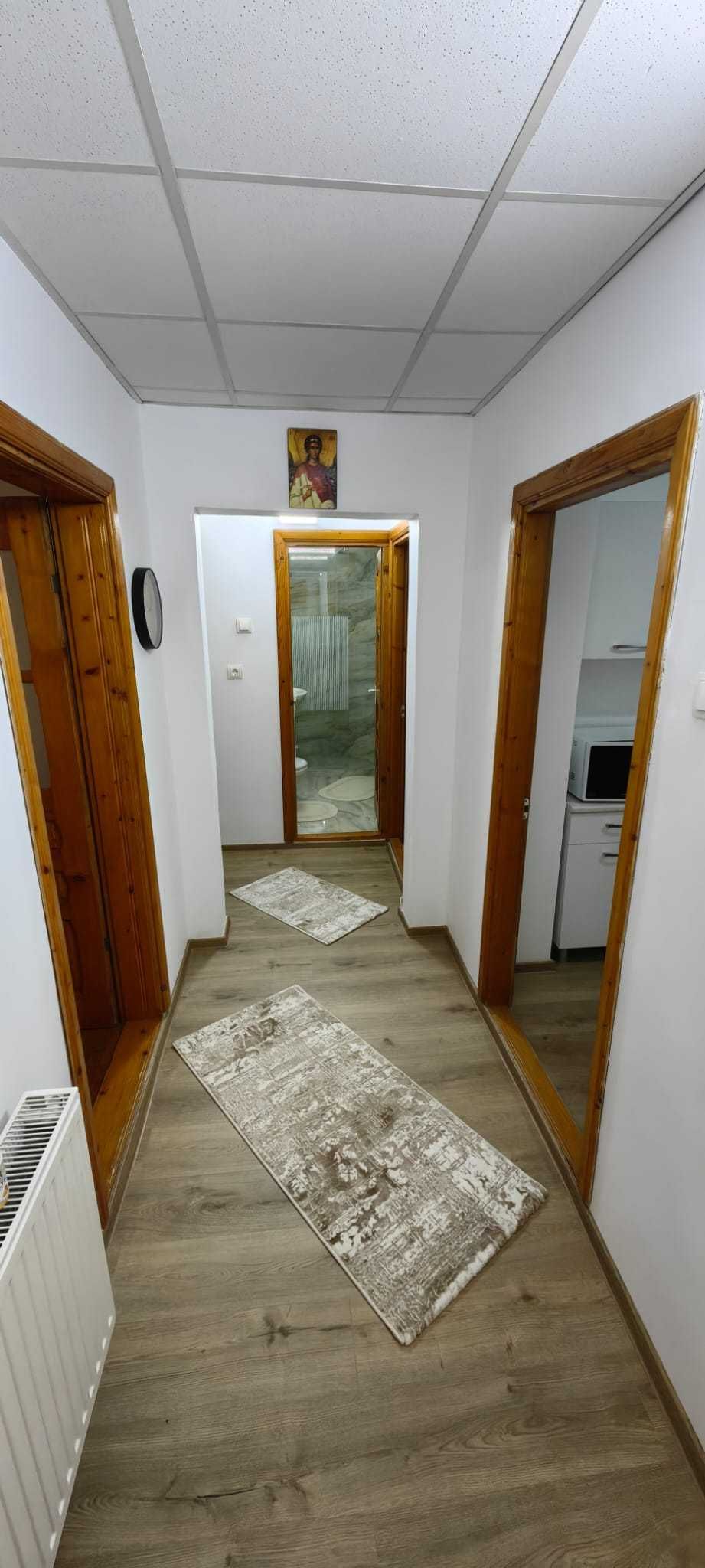 Apartament 3 camere, decomandat, renovat, mobilat, zona Mall D ta