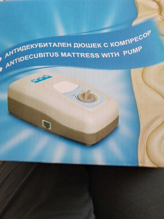Продавам " Антидикубитален дюшек " Чисто нов,не е отварян!