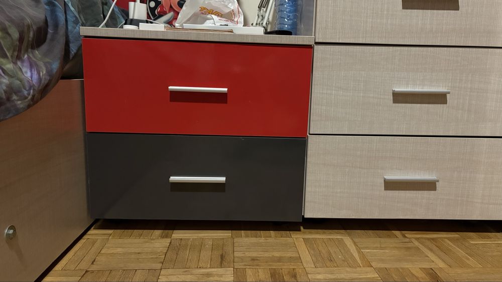 Продавам гардероб и шкафчета