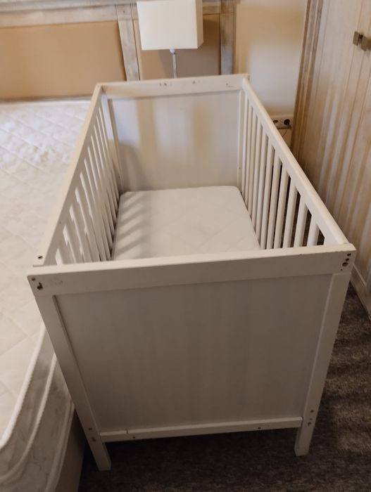 Много запазено детско легло