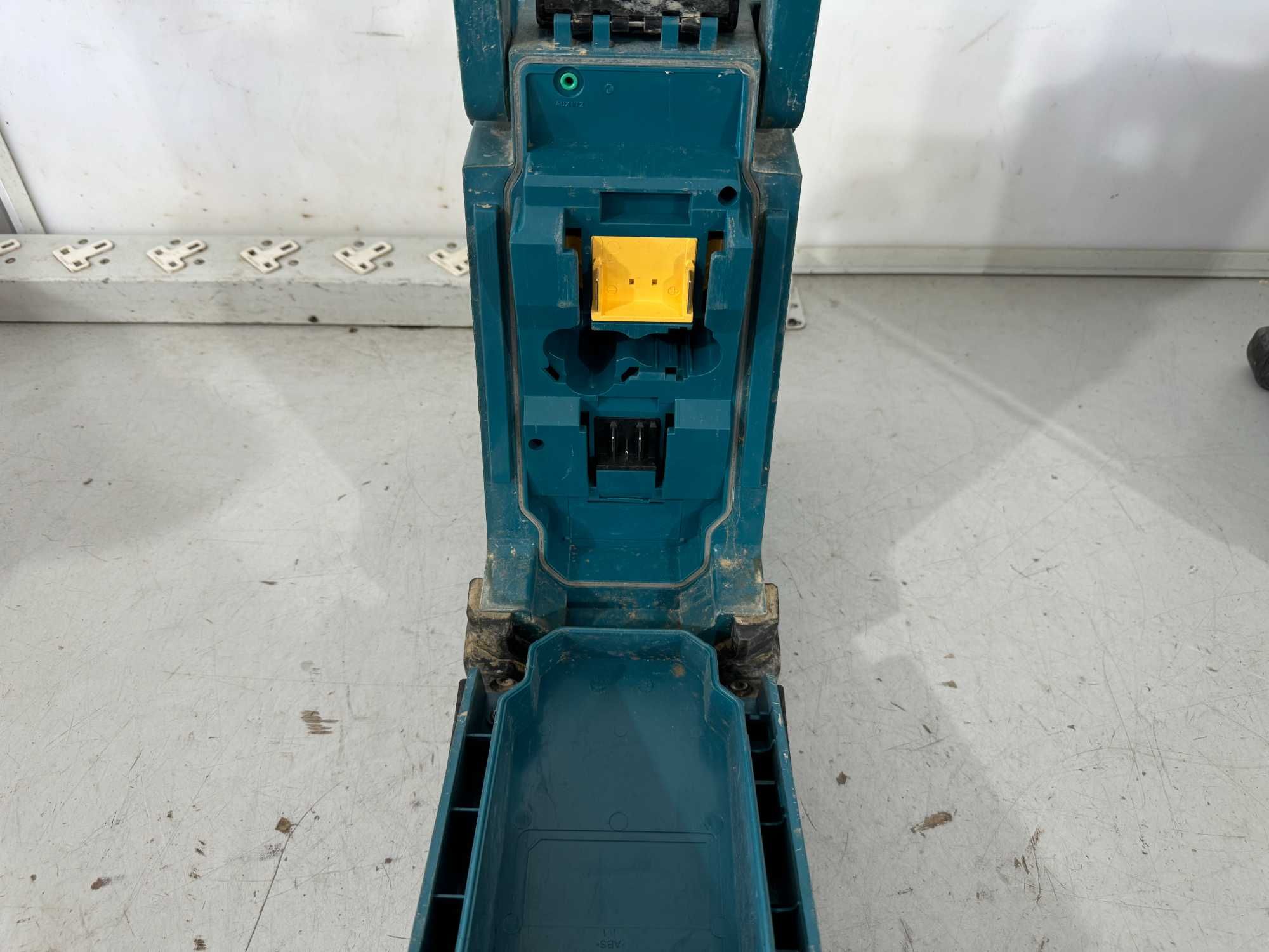 Радио - Makita XRM05