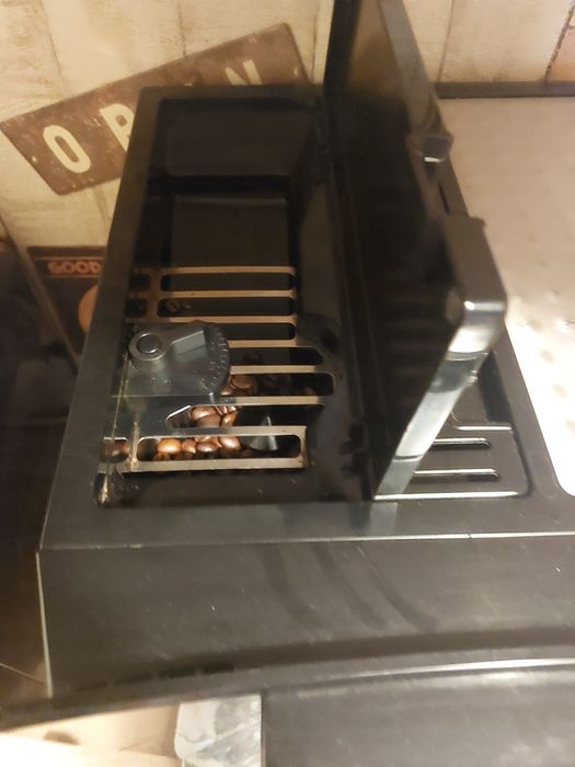 Vând expresor delonghi