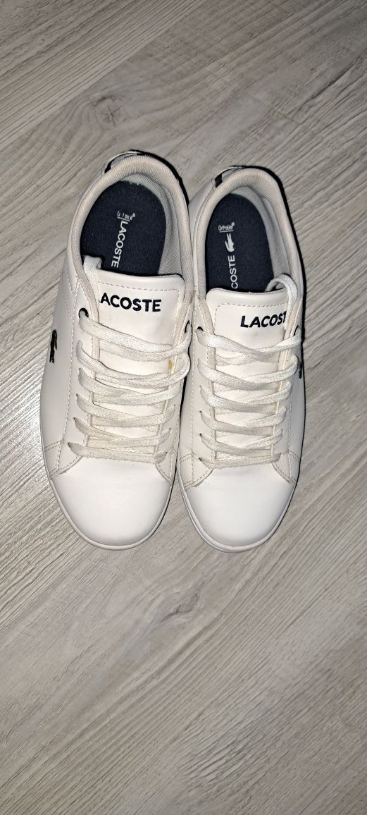 Vând sneakers Lacoste size 37 EUR.